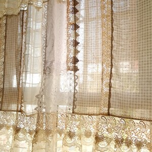 Lace Fringed Curtain Valance: Shabby Chic Window Ornament