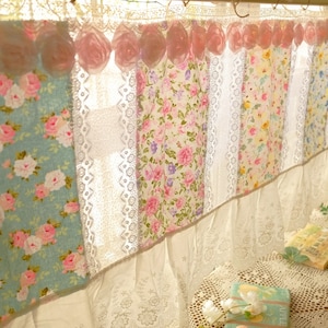 Elegante landelijke cottage kleurrijke stof boerderij kant gordijn volant achtergrond/muur opknoping
