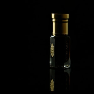 Black Stone Perfume Oil by Tarife Attar, Hajar Al Aswad, Heady Musk, Deep & Musky, Alcohol-Free, Vegan, Masculine