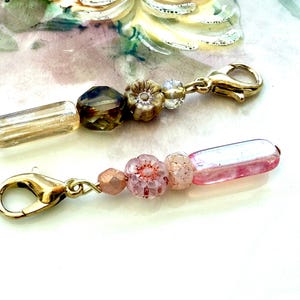 Rectangular Floral Purse Charm, Czech Glass Beaded Zipper Charm, Zipper Pulls for Bags or Coats, Clip on Charm