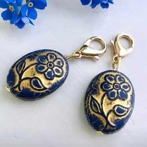 1 Gold Etched Floral Zipper Pull, Zipper Charm, Zipper Pulls for Jackets, Zipper Pulls for Purses, Flower Planner Charm, Zipper Pull
