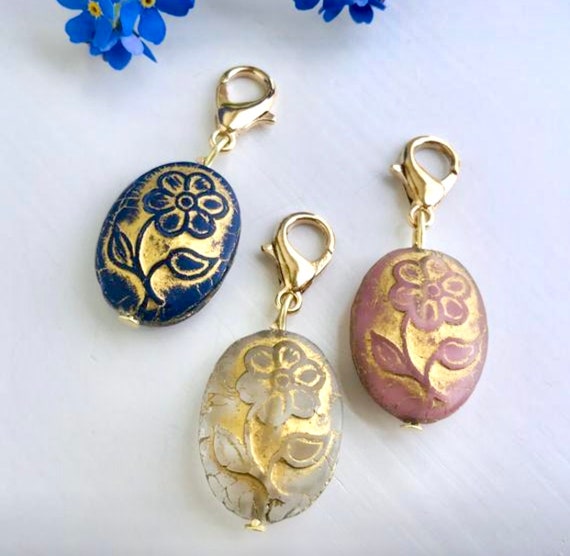 1 Gold Etched Floral Zipper Pull, Zipper Charm, Zipper Pulls for Jackets,  Zipper Pulls for Purses, Flower Planner Charm, Zipper Pull 