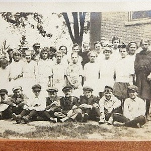 RPPC de uma foto de sala de aula em Maple Plain, Minnesota, década de 1900? Número 5