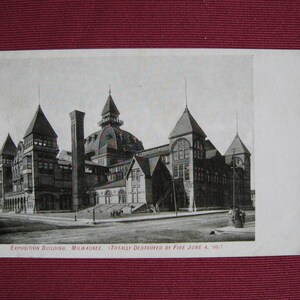 Milwaukee, Wisconsin. 2-RPPC's: tentoonstelling gebouw verwoest door brand, 4 juni 1905. Eén RPPC ervoor en één RPPC na.