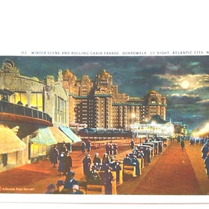 Atlantic City, New Jersey. Défilé de chaises roulantes-Boardwalk la nuit. 1921
