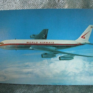 Avion de ligne intercontinental Boeing 707 de World Airways.