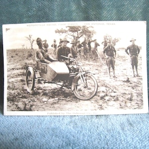 2 PCs, San Antonio, Texas. Esquadrão de Motociclistas e Caminhada no Acampamento Travis - 1910