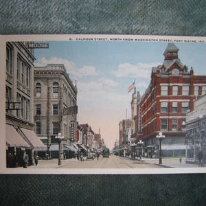 Fort Wayne, Indiana. Calhoun Street - Au nord de Washington Street - Jamais utilisé dans les années 1920 - Beaucoup de panneaux à voir. Diamants, Chop Soy, Sherman's, Piano.