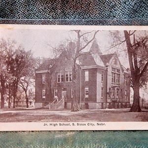 South Sioux City, Nebraska. Escola secundária júnior. 1936 RPPC.