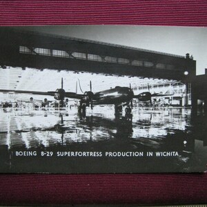 Production de Boeing B-29 Superfortress à Wichita RPPC dans les années 50 ?