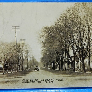 Augusta, Michigan. Clintonstraat kijkend naar het westen. RPPC 1912