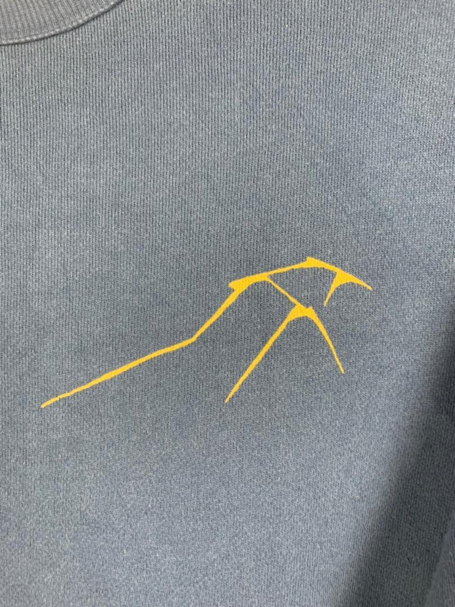 uniqlo hokusai blue sweatshirt