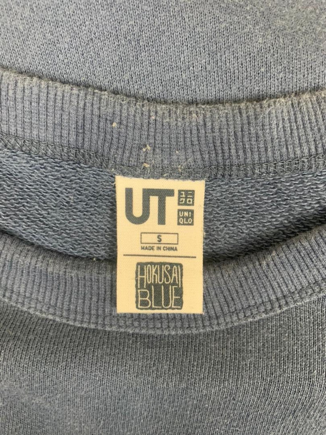 uniqlo hokusai blue sweatshirt