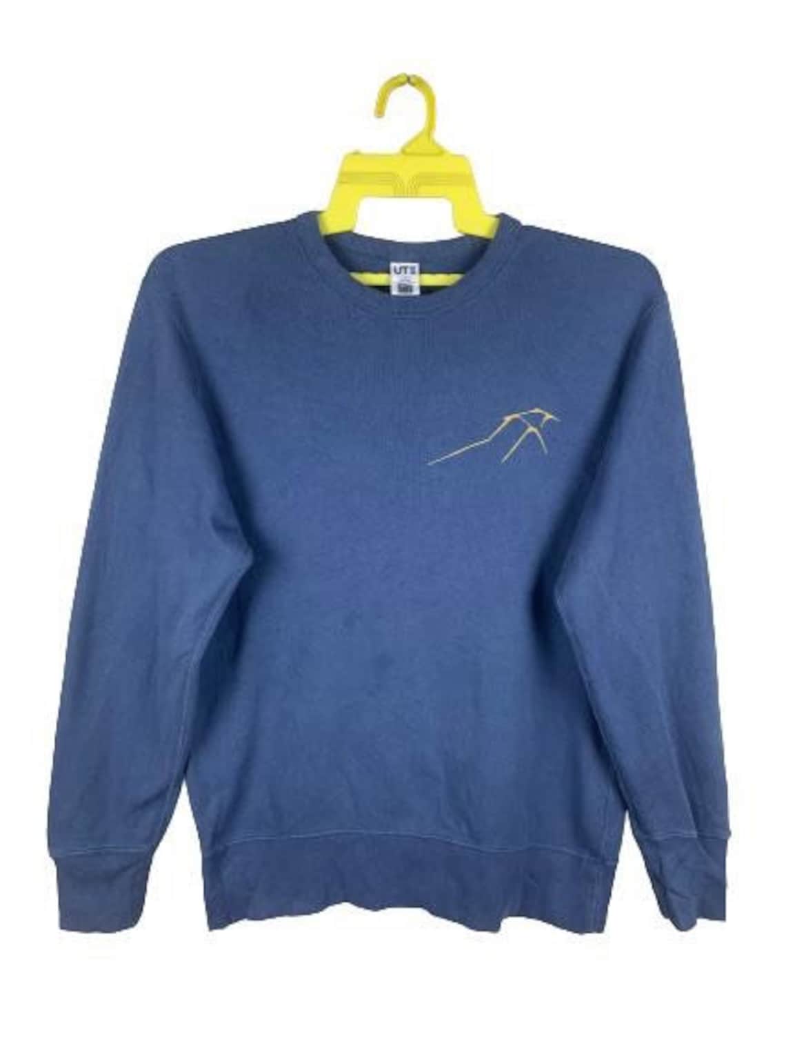 uniqlo hokusai blue sweatshirt