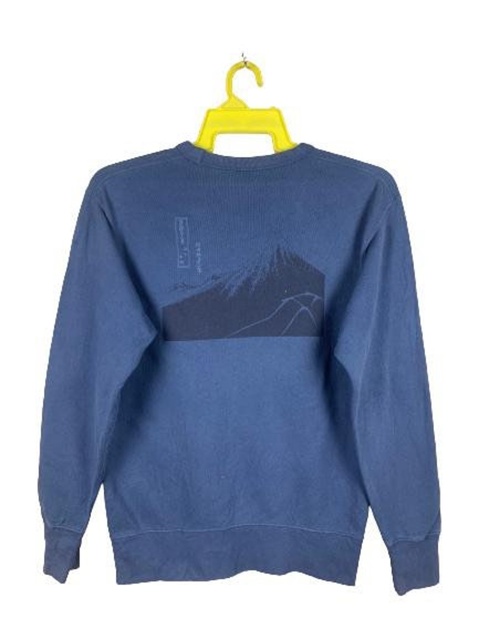 uniqlo hokusai blue sweatshirt