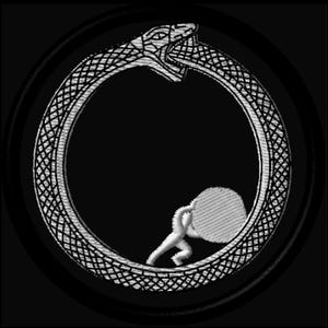 Sisyphus in Serpente Ouroboros - Patch Ricamata 3 pollici / 7,5 cm di diametro