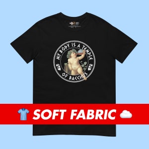 Puede incluir: Camiseta negra con un gráfico circular blanco que presenta un querubín bebiendo de una copa. El texto dentro del círculo dice "My Body Is A Temple Of Bacchus".
