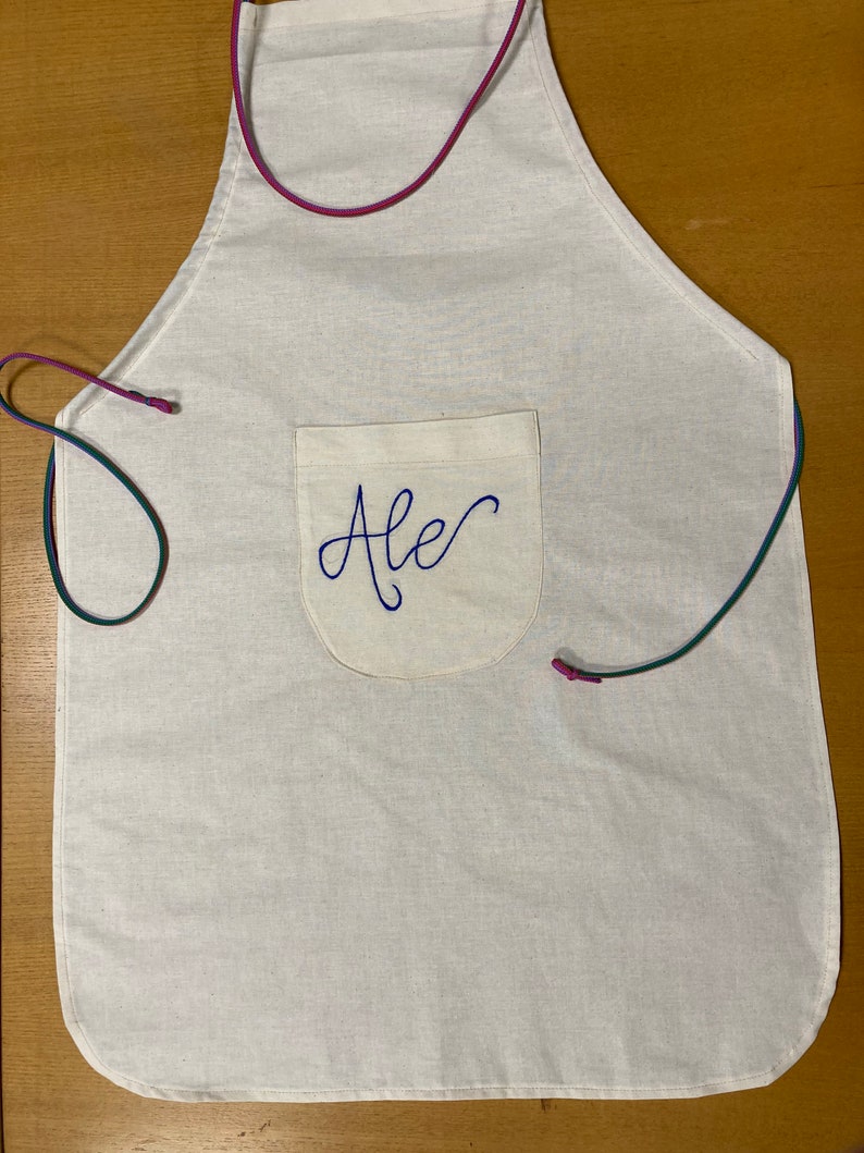 Apron with embroidered name image 1