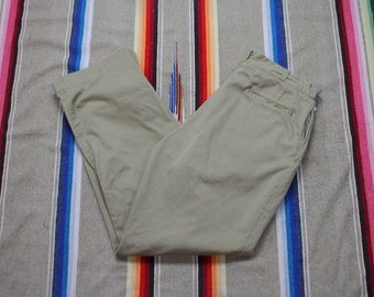 Pantalon chino militaire américain en sergé de coton kaki des années 1960 fabriqué aux États-Unis taille 34 x 33