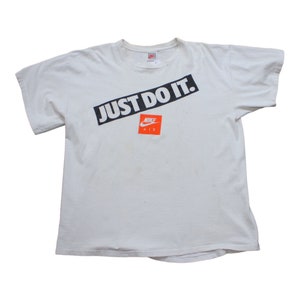 Nike boxed deals air t shirt