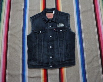 2010s 2014 Santa Cruz Jim Phillips Screaming Hand Patch Levi's Cut-off Denim Vest Size S