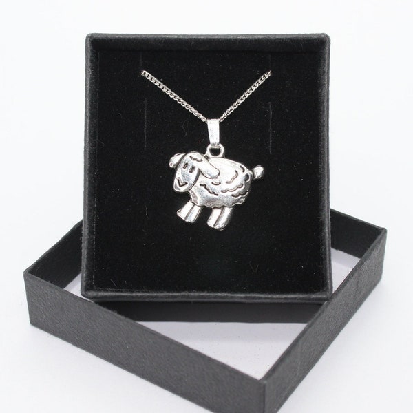 Grand agneau / mouton animal de ferme - Collier de chaîne de bordure en argent sterling avec pendentif en argent tibétain