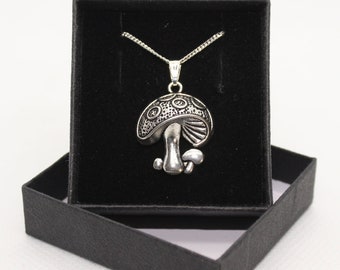 Hongos - Collar de cadena de eslabones de plata de ley con colgante de plata tibetana