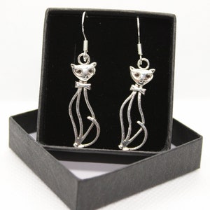 Chat / chaton élégant - Boucles d&#39;oreilles pendantes et pendantes avec hameçons en argent sterling et argent tibétain