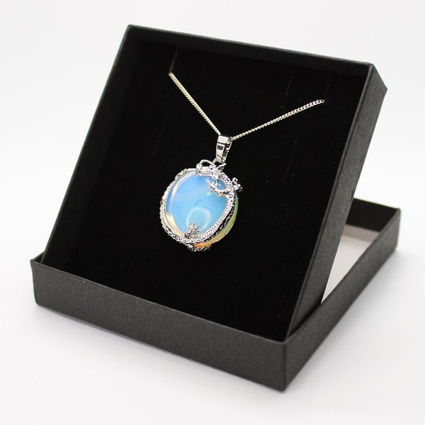 Collar de cadena de eslabones de plata de ley con colgante de piedra preciosa de dragón de ópalo marino / fantasía gótica