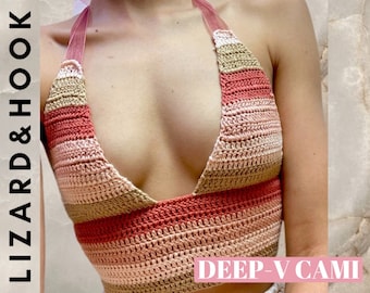 Könnte beinhalten: Häkelmuster für ein tiefes V-Ausschnitt-Top mit einem gestreiften Design in Rosa, Beige und Braun. Das Muster heißt "Deep-V Cami Crochet Pattern".