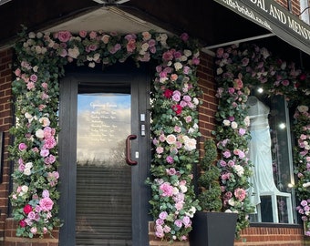 SHOP FRONT Roze en groene bloemenslinger - Roze en gebladerte voorruitdisplay