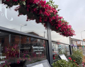 SHOP WINDOW - Pink Bougainvillea Flower Garland