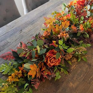 Guirnalda de flores de otoño para mesa: Centro de mesa de Acción de Gracias en color naranja quemado