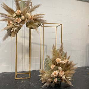 Set di composizioni ad arco Boho color crema, disposizione ad arco di Pampas, swag ad arco secco, disposizione del pavimento floreale, disposizione del pavimento di pampa, swag di palma gigante
