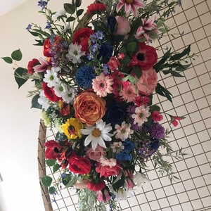 Ghirlanda di fiori di campo, Ghirlanda di fiori, Ghirlanda floreale, Arco nuziale, Fiori ad arco, Composizione nuziale, Ghirlanda boho, Composizione floreale artificiale