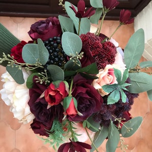 Boho Brautstrauß: Seidenrosen, Pfingstrosen, Eukalyptus (36 cm)