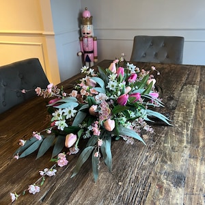 Rosa Kirschblüten-Tischblumen-Mittelstück, Frühlingstulpen-Dinner-Mittelstück
