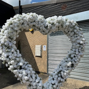 Marco de corazón de lujo, marco de corazón para boda, marco de corazón de rosas blancas