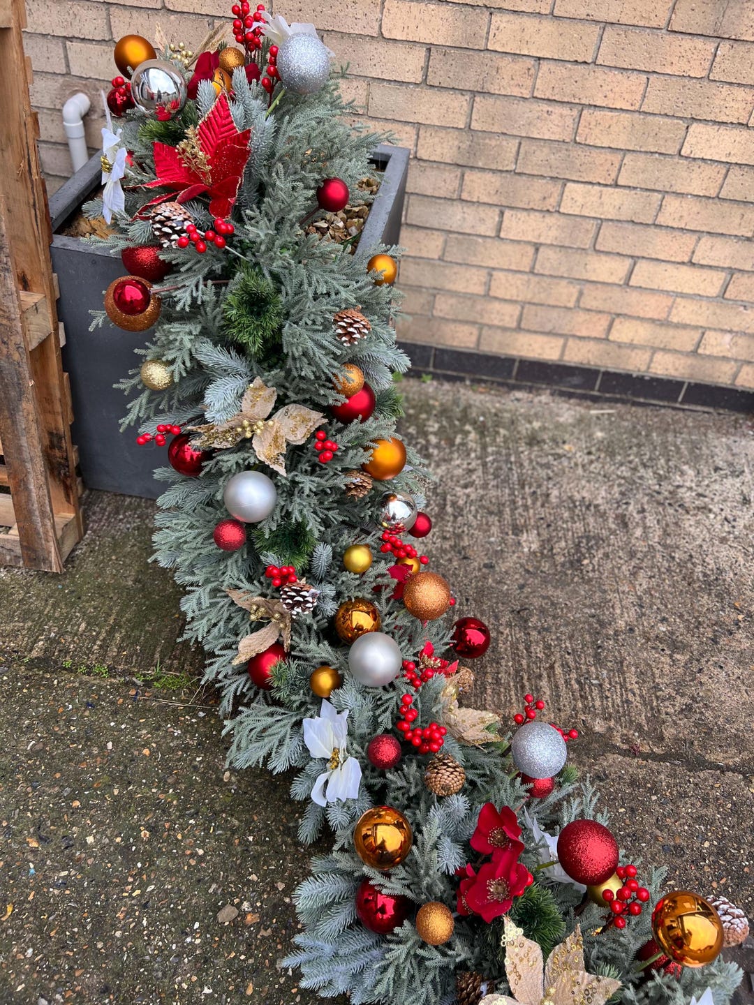 赤と銅のクリスマス玄関ガーランド、クリスマスフラワーガーランド