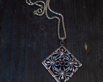 Silver Spider Garnet Necklace, Aranea Tenebrarum 925