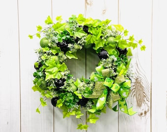 St Patrick's Day Shamrock Wreath – Greenery, Ivy & Glitter Bow