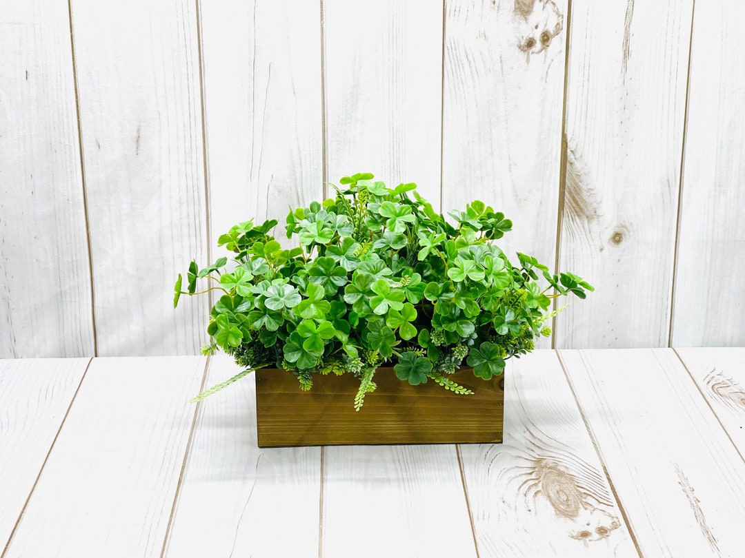 st paddys day floral centerpiece