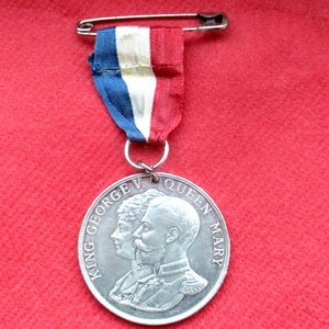 King George V & Queen Mary Silver Jubilee Medallion [A12]