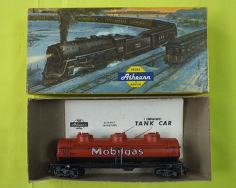 HO Scale Athearn Mobilgas Three Dome Tank Car Kit Train RR