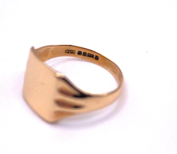 9ct Gold Rectangle Signet Ring - image 4