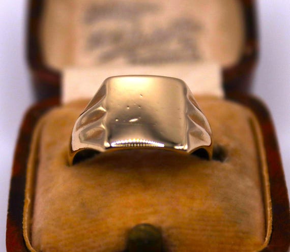 9ct Gold Rectangle Signet Ring - image 10