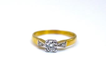 Anello solitario tradizionale in oro 18 carati con diamante