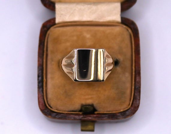 9ct Gold Rectangle Signet Ring - image 1