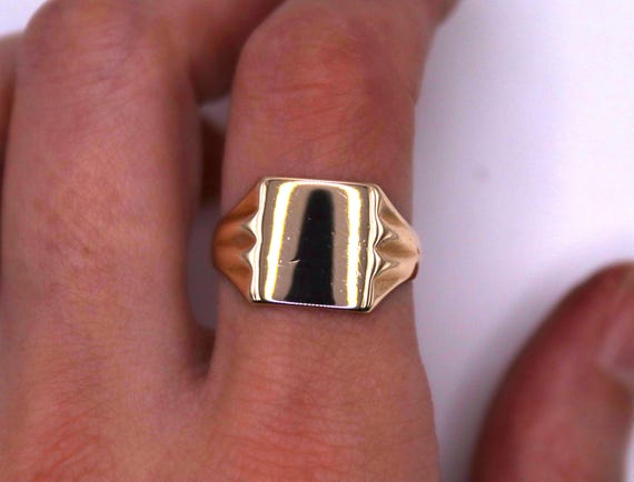 9ct Gold Rectangle Signet Ring - image 9