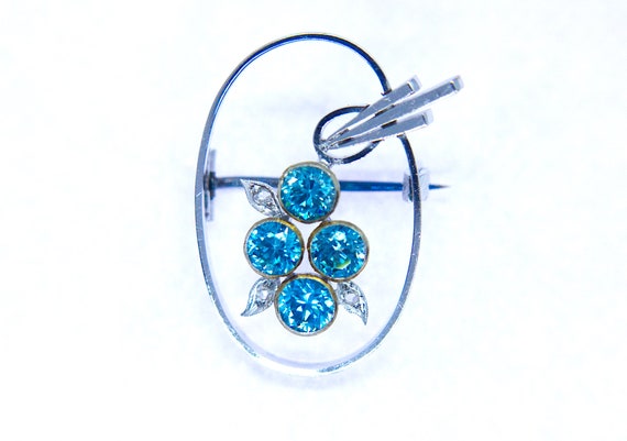 9ct White Gold Brooch with Blue Zircon & rose-cut… - image 4